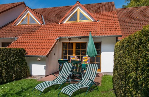 Zingst House | Terraced house with garden, terrace and heated pool in Zingst