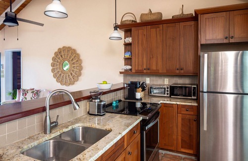 Estate Hawksnest Villa | Terrahawk: North Shore Location! Walk to Gibney Beach!