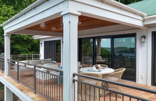 Estate Hawksnest Villa | Terrahawk: North Shore Location! Walk to Gibney Beach!