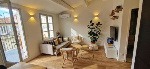 Prefecture Apartment | Terrasse - Hyper centre - 2 chambres - Parking gratuit - Calme & lumineux - Arrivée autonome