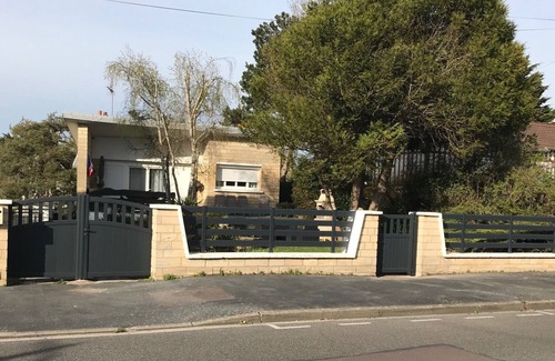 Ouistreham House | "Terrasse" located 200 m from the beach and 500 m from the town center