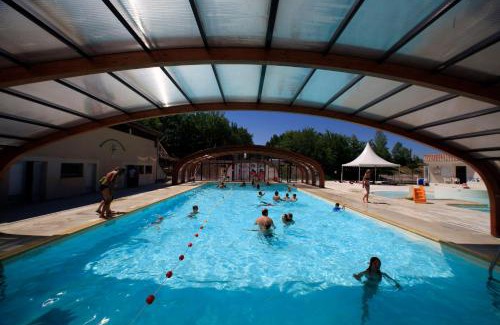 Monclar-de-Quercy Resort | Terres de France - Les Hameaux des Lacs