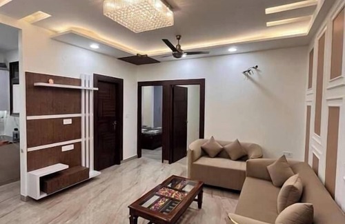 Patparganj Apartment | Terrific 2-bedroom apartment with WiFi in vibrant Delhi