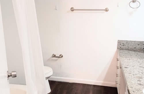 Rampart Village Apartment | Terrific 2-bedroom apartment in amazing Los Angeles with fitness room, WiFi