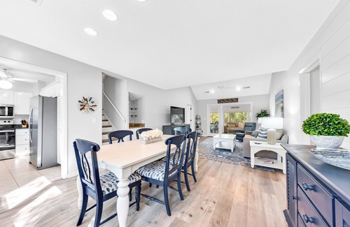 Tarpon Pond House | Terrific 4 BR/2BA Tarpon Cottage! Great Location! Amenity Cards!