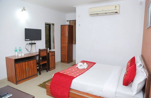 South West House | Terrific 9-bedroom hotel in marvelous New Delh Airporti with AC, WiFi