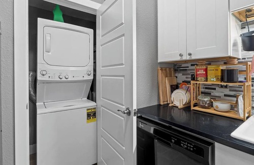 West Campus Apartment | Terrific apartment walking distance to UT Austin, bars and restaurants