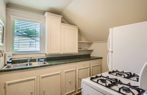 Old East Dallas House | Terrific Casita 2 : Prime Location in Vibrant Dallas