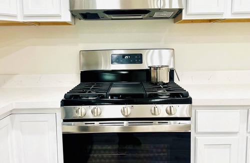 Thatcher House | Terrific, CLEAN 4-bedroom house in Thatcher with WiFi, AC