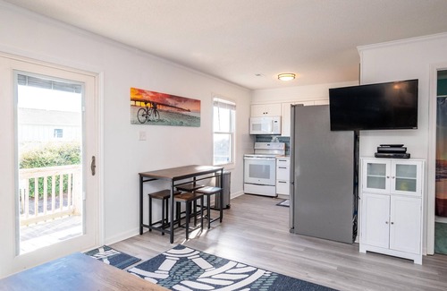 Yaupon Beach Condo | Terry-lar: Oceanfront multiplex with convenient beach access in East Beach