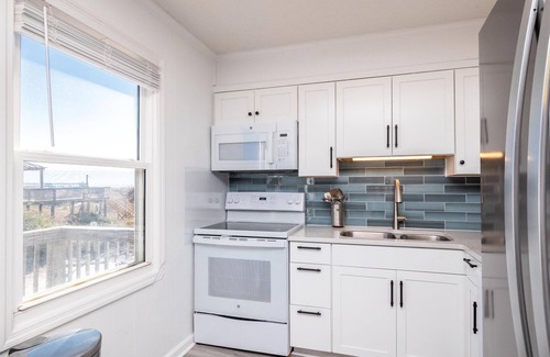 Yaupon Beach Condo | Terry-lar: Oceanfront multiplex with convenient beach access in East Beach