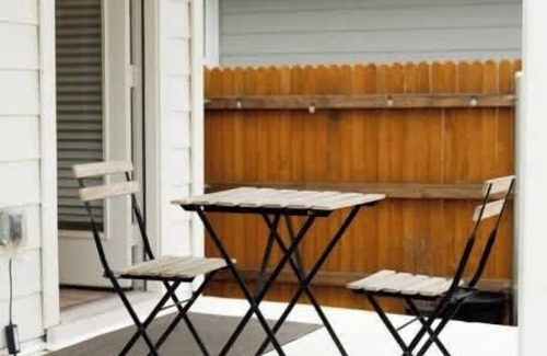 Austin House | Tesla Luxe Retreat: Sleeps 10