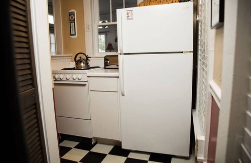 Eureka Springs Historic District House | Texaco Bungalow: Historic Loop, Walk Downtown!