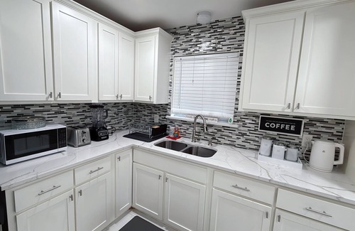 Fort Worth House | TEXANO INN Charming 3-bedroom house with WiFi and AC in welcoming Fort Worth