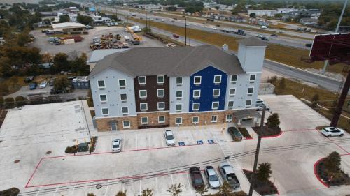 McNeil Hotel | Texas Bungalows Hotel and Hotel Que at i35 Austin Pflugerville