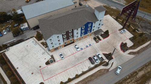 McNeil Hotel | Texas Bungalows Hotel and Hotel Que at i35 Austin Pflugerville