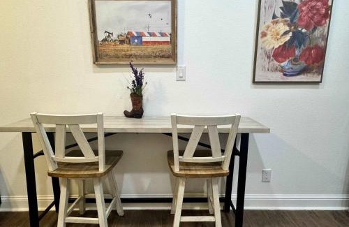 Nederland House | Texas Country 2BR 1BA