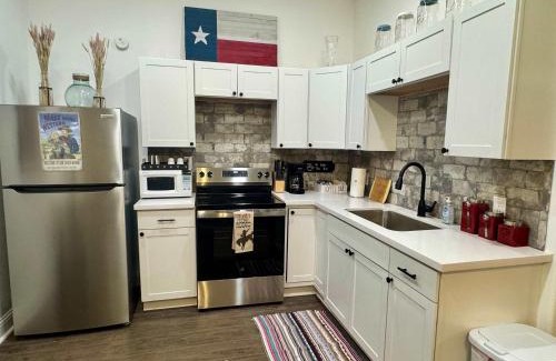Nederland House | Texas Country 2BR 1BA