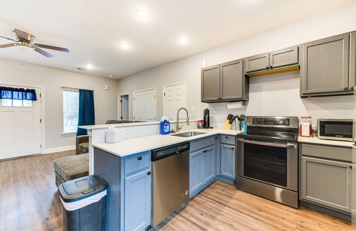 Lake Whitney House | Texas Family Home w/Hot Tub: 1 Mi to Lake Whitney