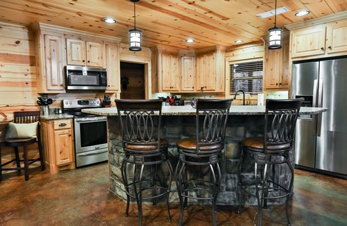 Hochatown Cabin | Texas Kind of Way - Hot Tub, Sleeping Loft, Pool Table, Free Firewood!