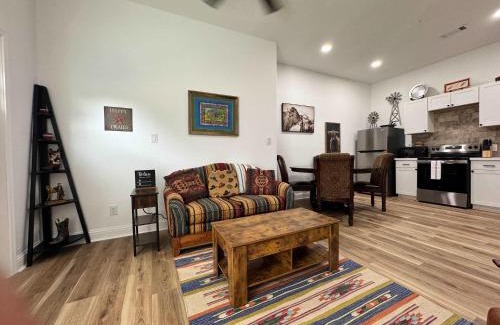 Nederland House | Texas Ranch 2BR 1BA