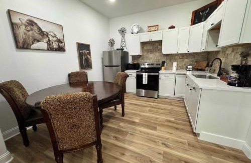 Nederland House | Texas Ranch 2BR 1BA
