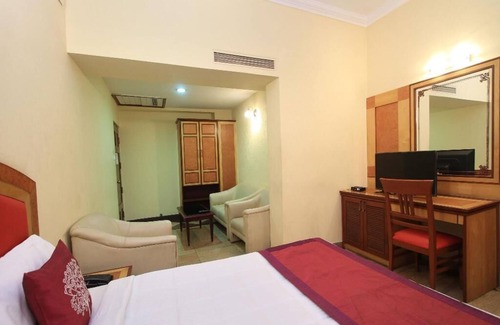 Rajajinagar Hotel | Textures&Artistic Rooms Stay near Metro station