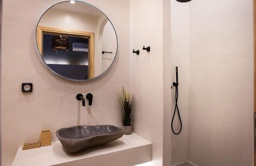 Mirthios Apartment | Thèas House