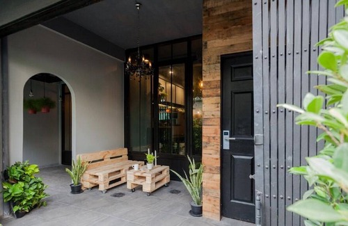 Phra Borom Maha Ratchawang Apartment | Standard Double Room BKK