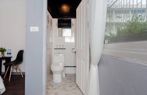 Phra Borom Maha Ratchawang Hotel | Boho Double Room near Khao San road