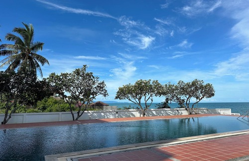 Khanom Condo | Ocean Front, 1-bedroom Top-Floor Condo in Khanom Beach Thailand