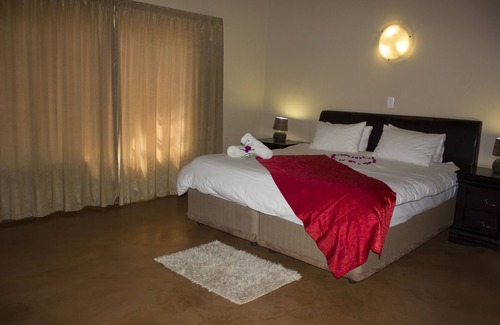 Beestekraal Cabin | Thabaledi Game Lodge