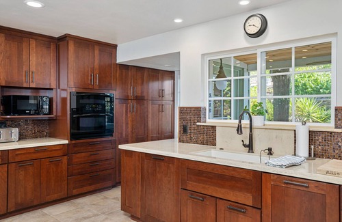Paso Robles House | Thacher Vineyard Retreat- 23 acres-2 miles from Downtown Paso Robles