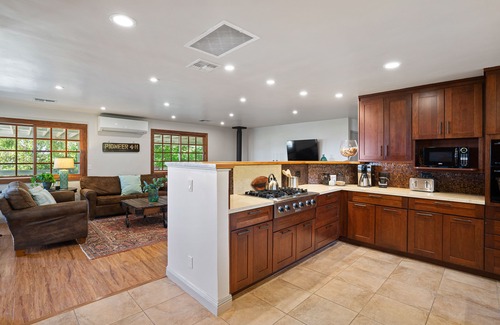 Paso Robles House | Thacher Vineyard Retreat- 23 acres-2 miles from Downtown Paso Robles