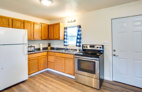 Thackerville House | Thackerville Getaway w/Porch - Near WinStar!