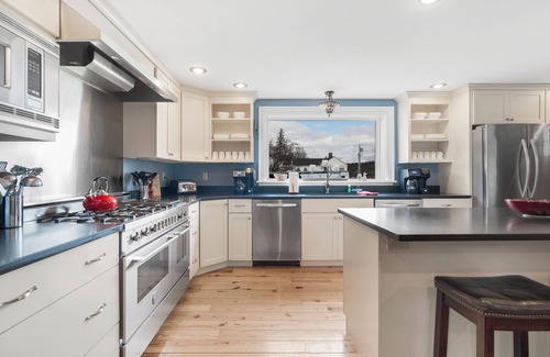 Bethel House | Thaddeus Twitchell House - In-Ground pool, Hot tub, Skiing, Golf, Hiking & More!