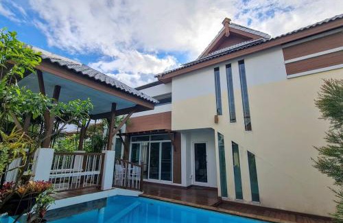Nong Chom Villa | Thai Modern Villa with Salt Pool & Greenery Garden