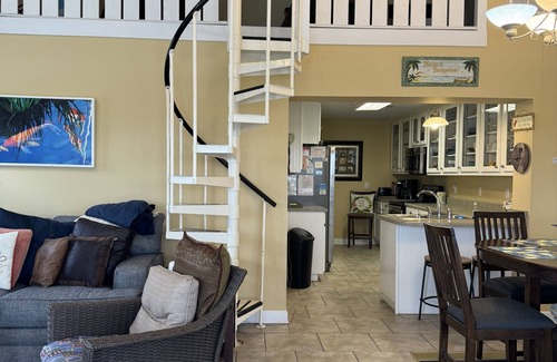 Cape San Blas House | ThaKingfish Discounts! Fun Memories! Short Walk to Beach 3BR 2BA Pet Friendly!