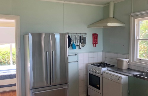 Skenes Creek House | Thalasa Cottage - Absolute Oceanfront, Cosy, Pet Friendly , Massive Deck