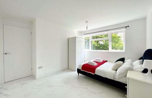 Five Oak Green House | Thames Lodge