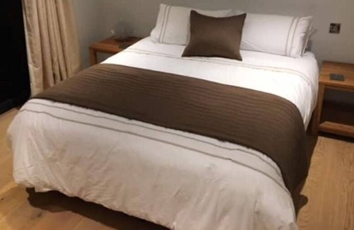 Whitchurch-on-Thames House | Thames Riverside Luxury Home