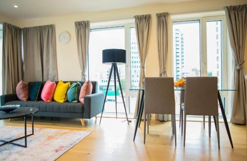 Woolwich Riverside Apartment | Thames View 2 Bed Apartment With Balcony