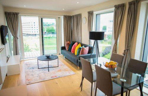 Woolwich Riverside Apartment | Thames View 2 Bed Apartment With Balcony