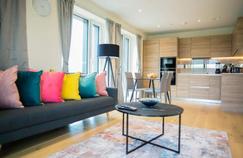 Woolwich Riverside Apartment | Thames View 2 Bed Apartment With Balcony