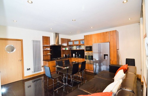 Evelyn House | Thames view house