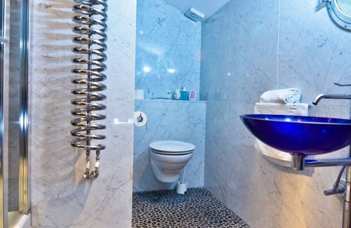 Evelyn House | Thames view house