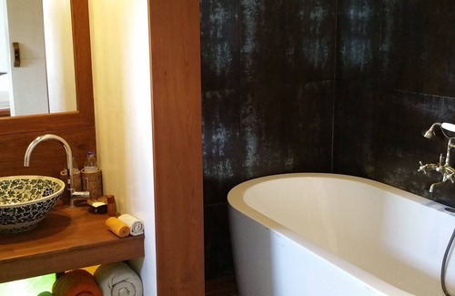 Nyaungshwe Hotel | Thanakha Inle Hotel