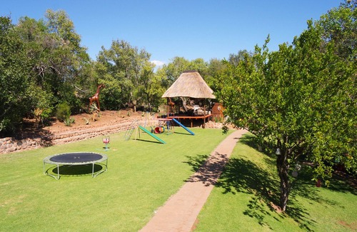 Roossenekal Cabin | Thandabantu Game Lodge