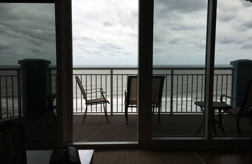 Myrtle Beach Condo | THANK YOU 2025 RENTERS for 100%. 2026 starting to book DIRECT OCEAN FRONT 5BR