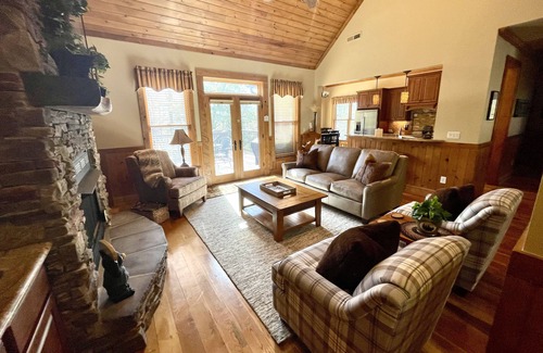 Sugar Mountain House | Thanksgiving wk open! The Trinity-Sugar Mtn-5 BR's, Hot Tub, Game rm, fireplace+